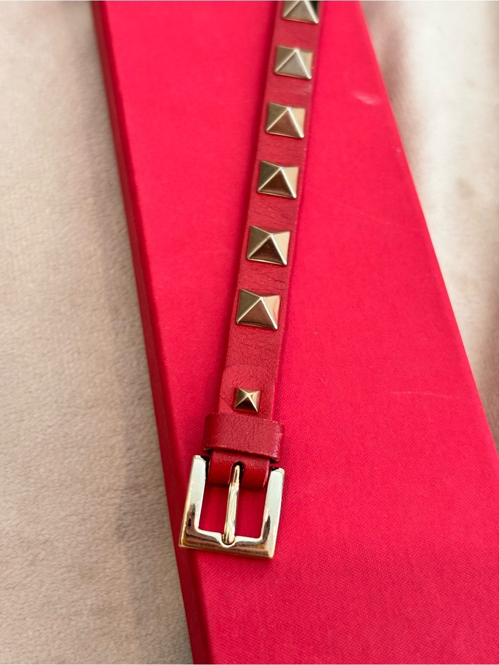 Valentino Garavani Rockstud Red Leather Bracelet W/ Box - Picture 3 of 14